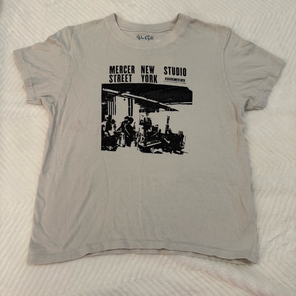 PacSun Gray Graphic Tee - Mercer Street Studio
